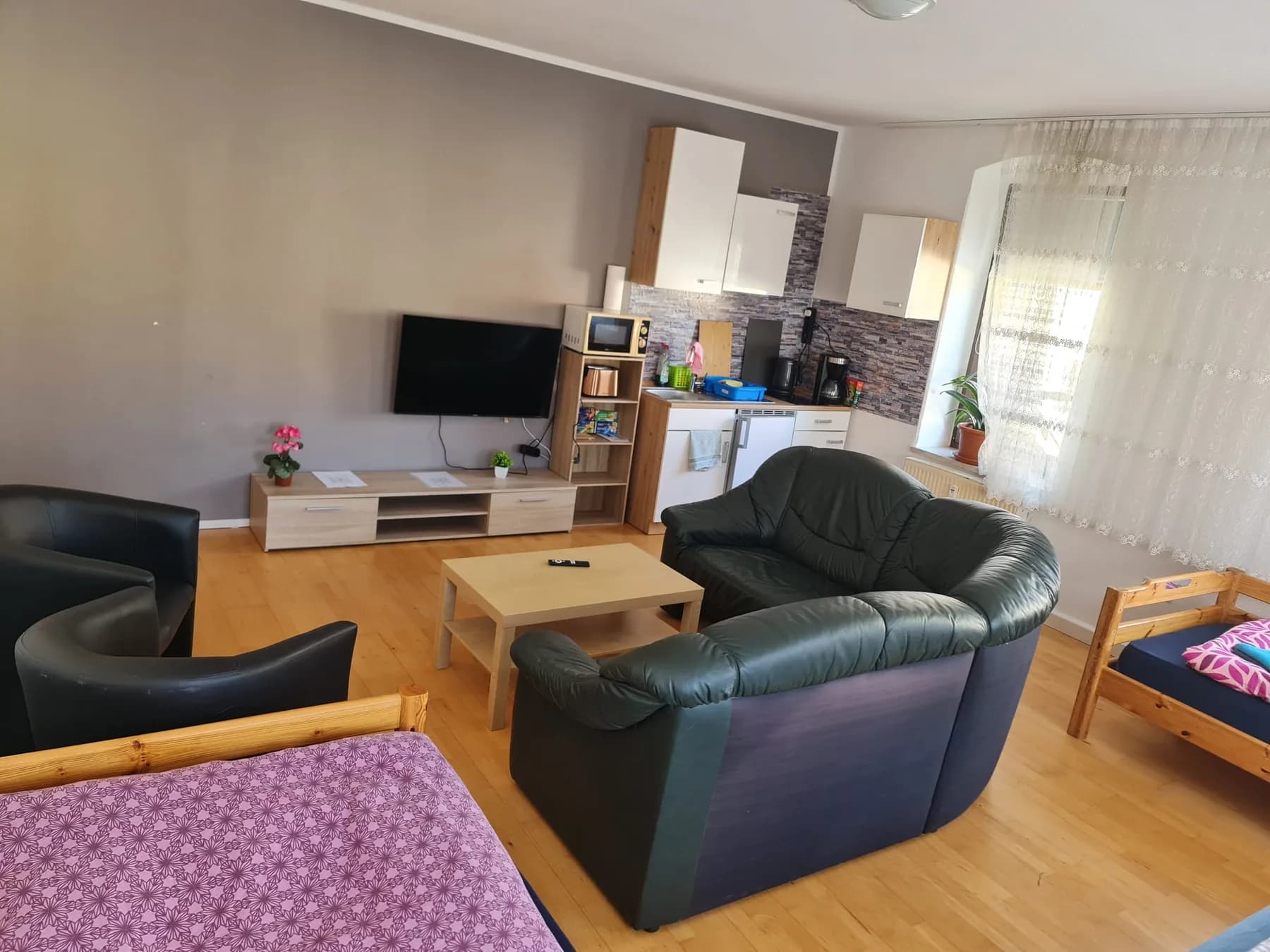 Wohnraum mit Küchenzeile in Dippoldiswalde